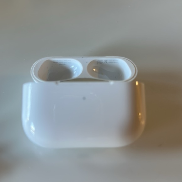 Apple AirPods second generation. - Picture 5 of 5
